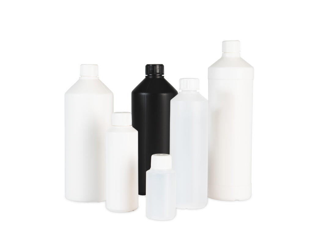 bouteilles en plastique blanches, noires et naturelles