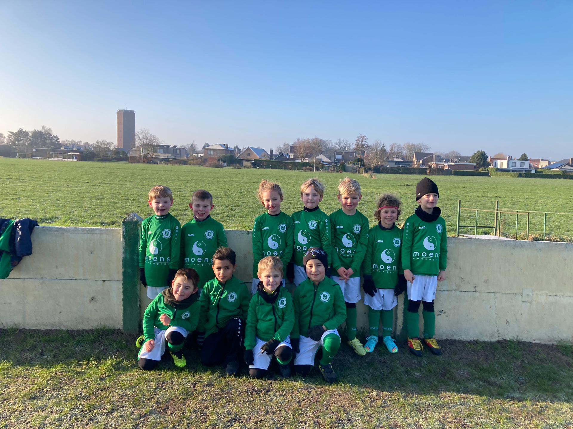 SK Grembergen U6 blij met nieuwe truitjes
